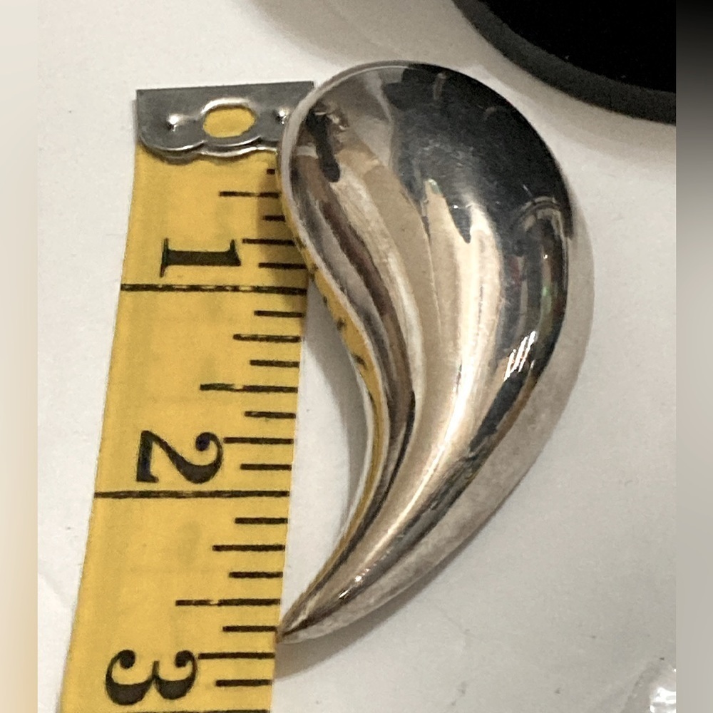Givenchy vintage teardrop brooch​​ - Picture 6 of 6